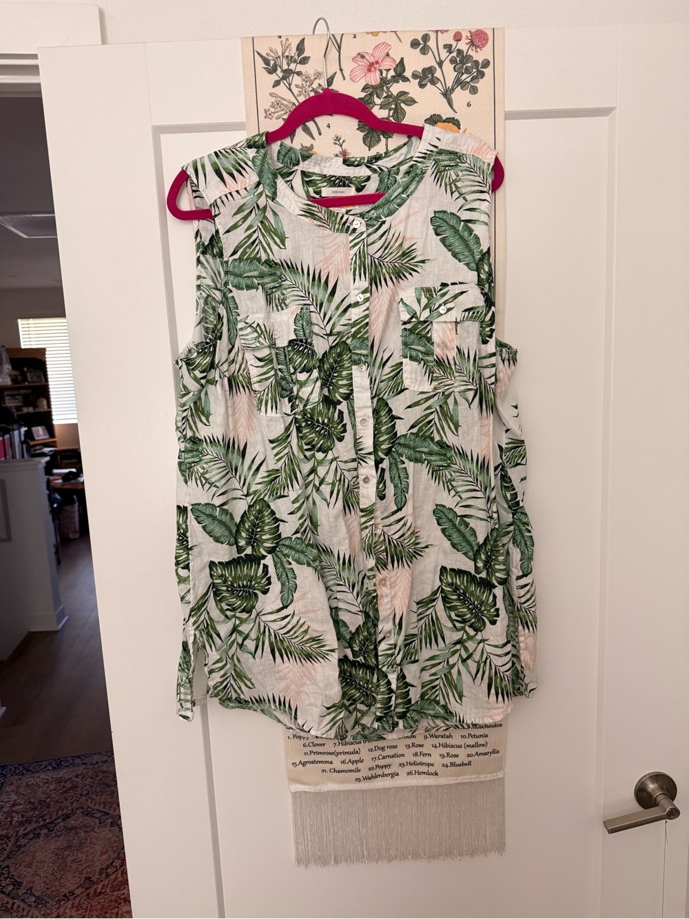 C&C California Green Tropical Leaf Button-Front Sleeveless Tunic